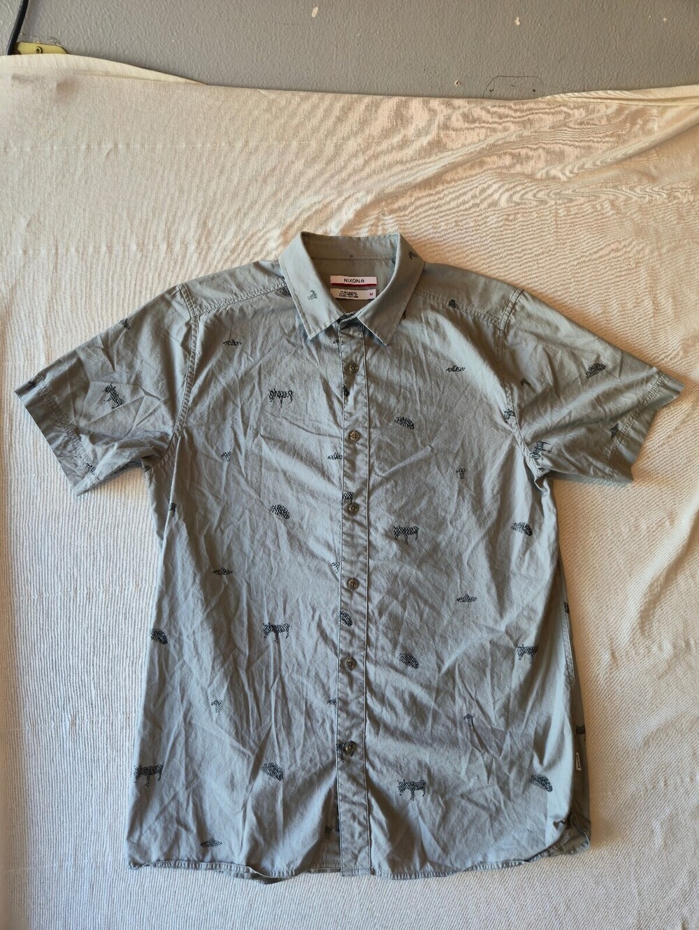 Nixon Men's Short Sleeve Button-Up Shirt Medium Gray Animal Print